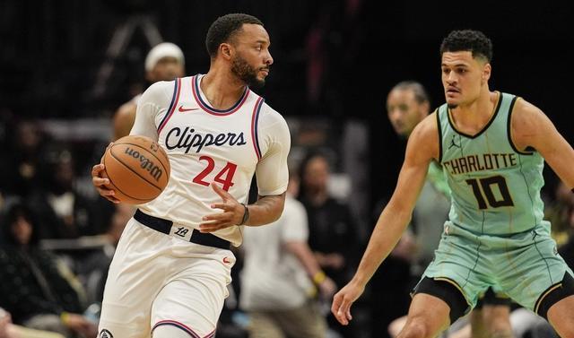 开云体育-清晨夏洛特黄蜂调整名单以备NBA常规赛；手感冰凉环节打磨；气氛紧张；轮换策略成焦点的简单介绍